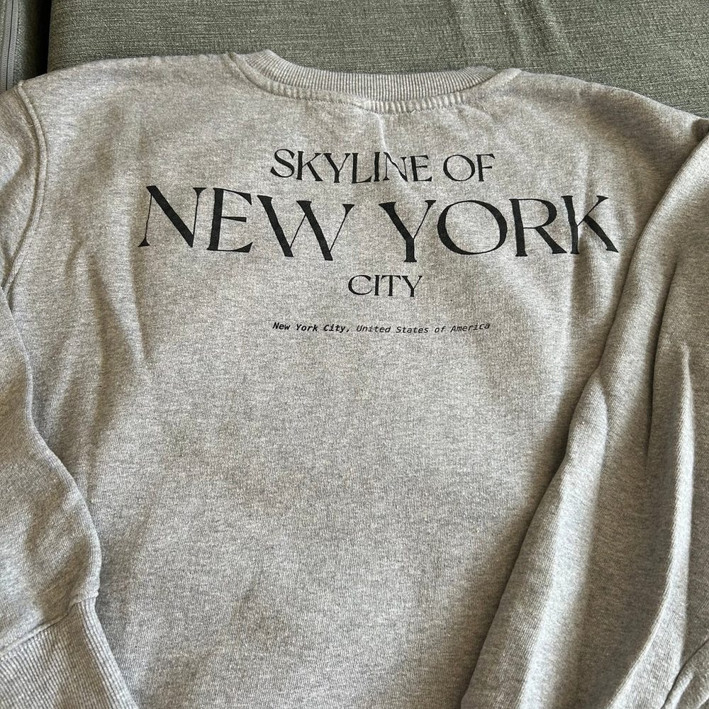 Zara NYC skyline gray sweatshirt Medium - Picture 5 of 5